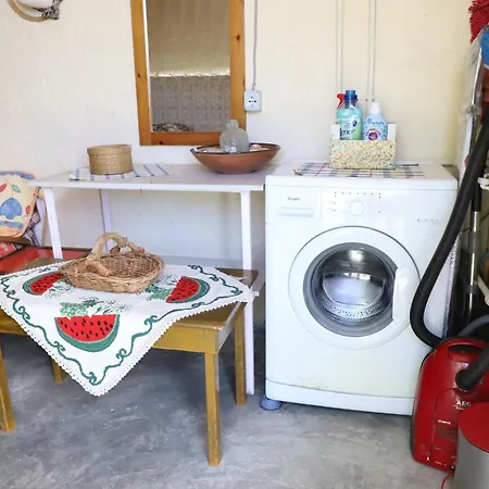 Bujtina Ethan Perondi *