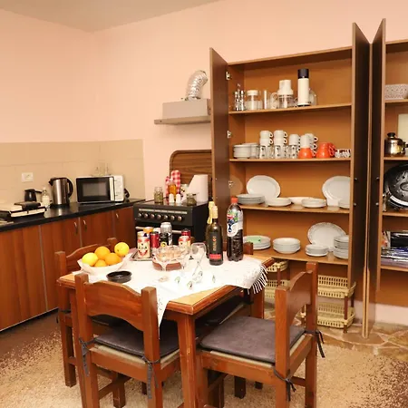 Bujtina Ethan Perondi