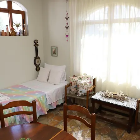 Bujtina Ethan Perondi *