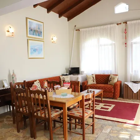 Bujtina Ethan Perondi *