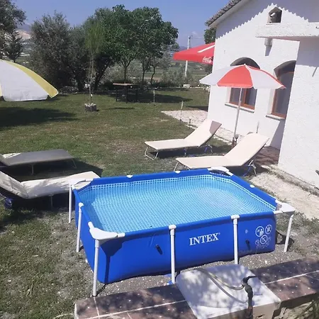 Βίλα Bujtina Ethan Perondi Κουτσόβα