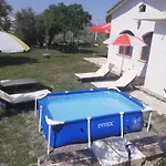 Villa Bujtina Ethan Perondi - Private Swimming Pool Kuçovë