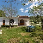 Bujtina Ethan Perondi - Private Swimming Pool *
