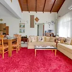 Villa Bujtina Ethan Perondi - Private Swimming Pool *