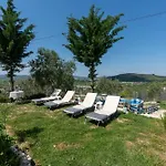 Bujtina Ethan Perondi - Private Swimming Pool Villa *