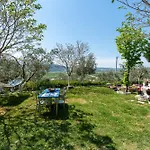 Bujtina Ethan Perondi - Private Swimming Pool Kuçovë