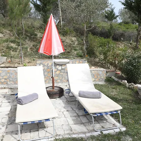 Villa Bujtina Ethan Perondi