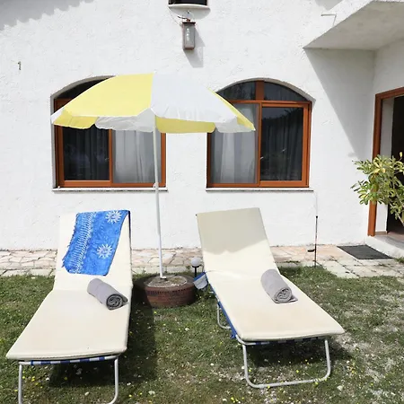 Villa Bujtina Ethan Perondi