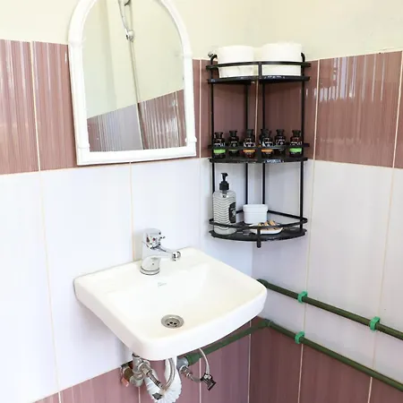 Villa Bujtina Ethan Perondi *