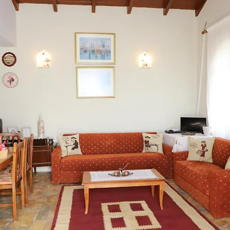 Bujtina Ethan Perondi * Kucove