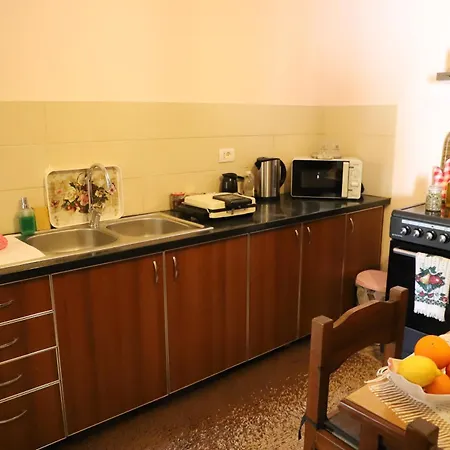 Bujtina Ethan Perondi Villa