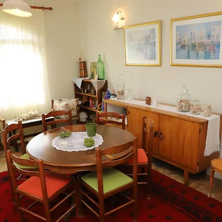 Villa Bujtina Ethan Perondi