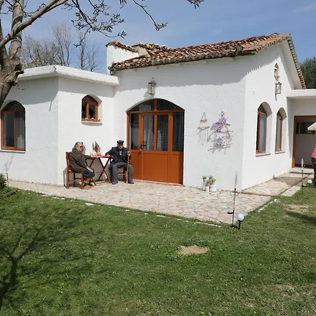 Bujtina Ethan Perondi Villa *