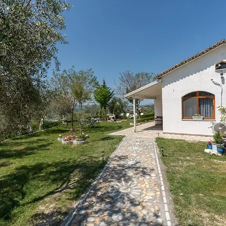 Bujtina Ethan Perondi - Private Swimming Pool Villa