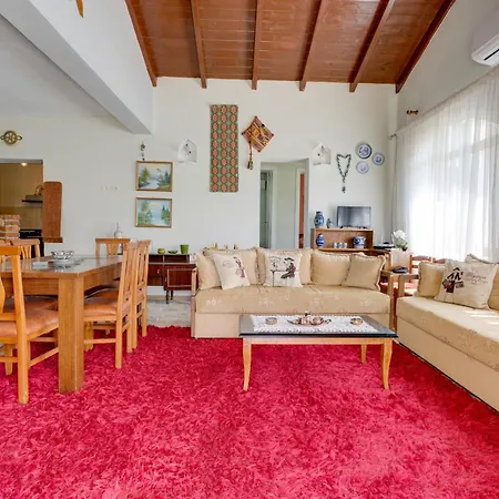 Villa Bujtina Ethan Perondi - Private Swimming Pool *
