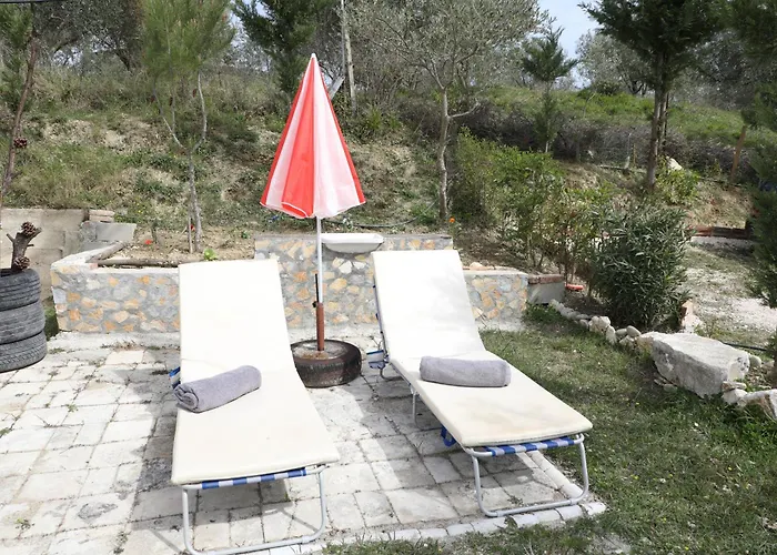 Villa Bujtina Ethan Perondi