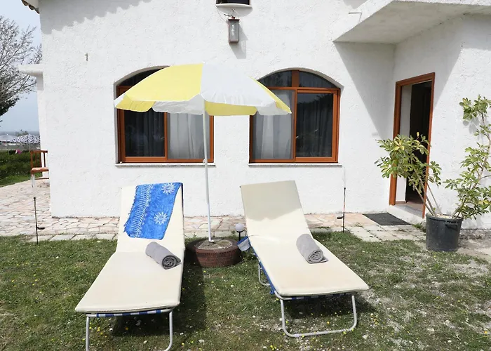 Villa Bujtina Ethan Perondi