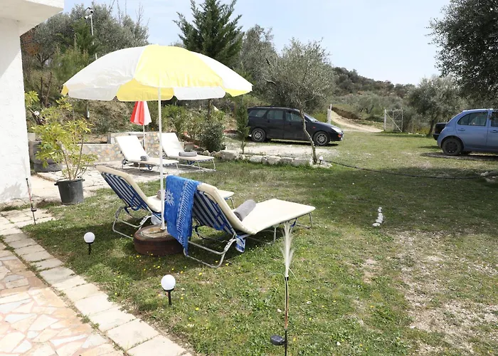 Bujtina Ethan Perondi *