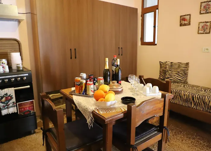 Bujtina Ethan Perondi * Kuçova