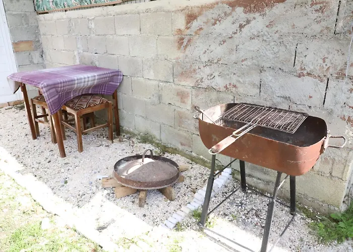 Villa Bujtina Ethan Perondi