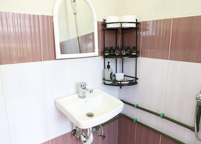 Villa Bujtina Ethan Perondi *