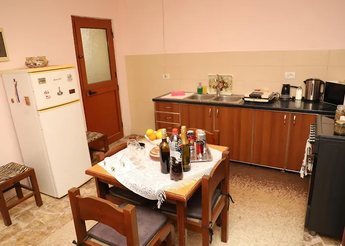 Bujtina Ethan Perondi Villa *