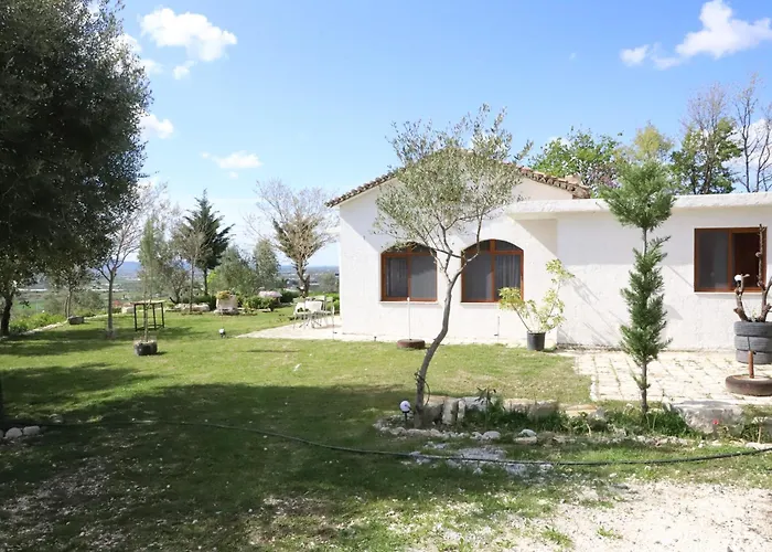 Villa Bujtina Ethan Perondi *