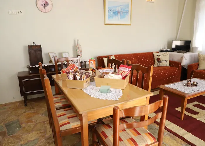 Bujtina Ethan Perondi