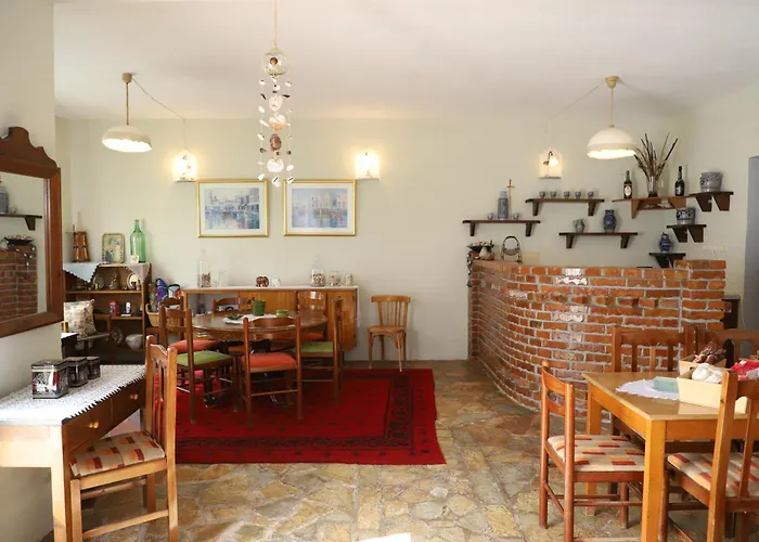 Bujtina Ethan Perondi Kuçova