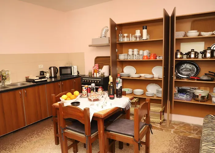 Bujtina Ethan Perondi