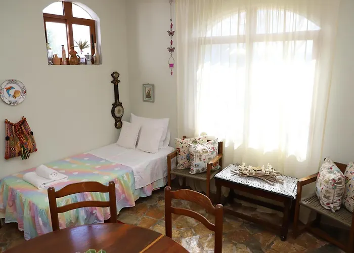 Bujtina Ethan Perondi *