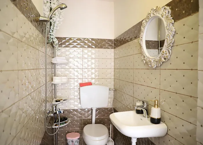 Bujtina Ethan Perondi Villa