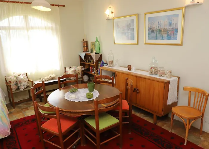 Villa Bujtina Ethan Perondi